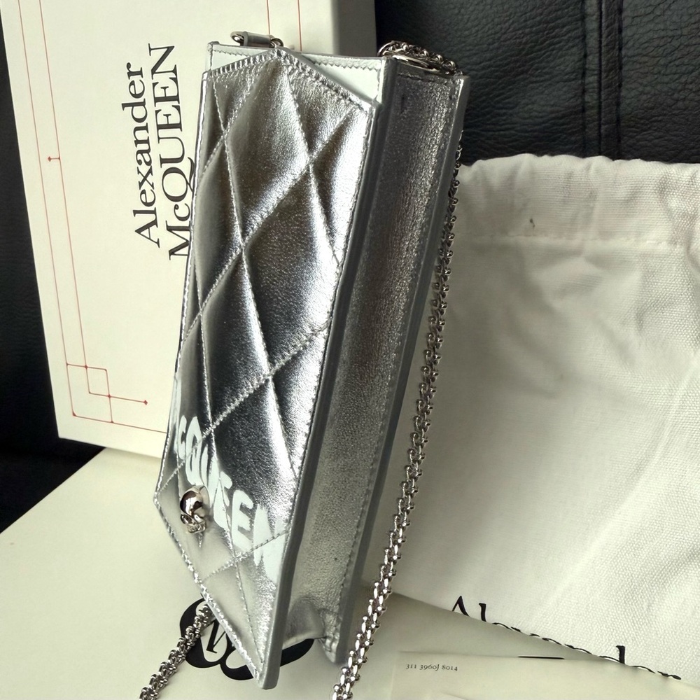 Alexander McQueen Quilted Metallic Silver Chain Shoulder Bag - Picture 4 of 13